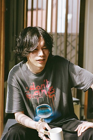 米津玄師「米津玄師がギターの音色を響かせる、実写映画『ルックバック』友情演奏として参加」