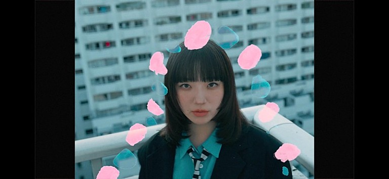 Laura day romance「Laura day romance、2曲入りの新作デジタルSGより「素敵すぎる」MV公開」