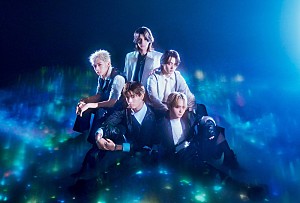 STARGLOW「STARGLOW、夢への旅路を見据える新ビジュアル&1stアルバム『Aurora』通常盤ジャケットを公開」