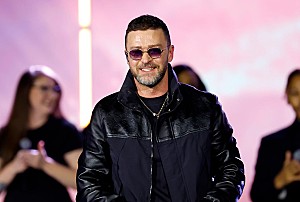 ジャスティン・ティンバーレイク「ジャスティン・ティンバーレイク、2ndアルバム『フューチャー・セックス/ラヴ・サウンズ』20周年を祝福「人生を変えた作品」」