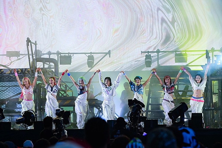 XG「<ライブレポート>XG、アクシデントを乗り越えたロッキン初出演」