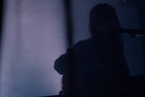 春茶「<ライブレポート>春茶、カバー曲から新曲「想い知る」までアットホームな空気で紡いだファンクラブイベント【HARUTYA FC LIVE - ROOM -】」