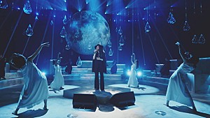 JUJU「JUJU、4人のダンサーが舞う『夜の音』の「夏蝉」パフォーマンス映像を公開」