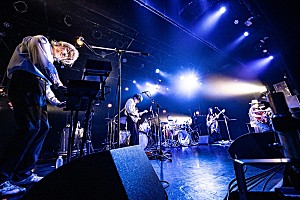 LOSALIOS「<ライブレポート>朋友への祈りを込めて――LOSALIOS × The Birthday【WEEKEND LOVERS Begins】」