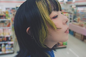 aiko「aiko、ニューAL収録の新曲「あなたの花の色」「青春朱夏」を先行配信&MVプレミア公開も」