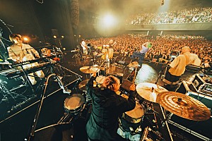 Kroi「<ライブレポート>Kroi “生きてきた”変化が曲にも表れる――【JUNGLE】ツアーファイナル、野性と品が共存するパフォーマンス」