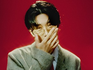 AKASAKI「AKASAKI、當真あみが出演する『濃厚チョコブラウニー』WEB CMソングを書き下ろし」