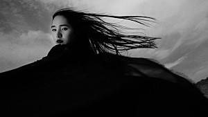 「5人組ガールズグループ・eyed、プロローグシングル第1弾「silence」MVは芸術的な全編モノクロ」