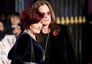 オジー・オズボーン「シャロン・オズボーン、亡き夫オジーの墓を毎日訪問「乗り越えることは決してできない」」