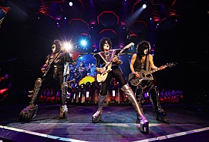 KISS「KISS、最後のツアーに密着した2部構成ドキュメンタリー11月公開&予告編解禁」