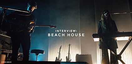 「どのアルバムも私たちらしいけど、その“私たち”の定義は日々変わっていく」― ビーチ・ハウス 来日インタビュー