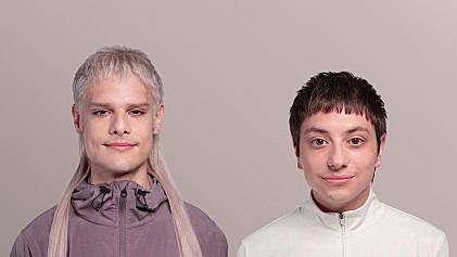 ＜インタビュー＞「スピードを出しすぎるとクラッシュする」――カトリエル＆パコ・アモロソが語る、加速の果てに見つけた静けさ『フリー・スピリッツ』