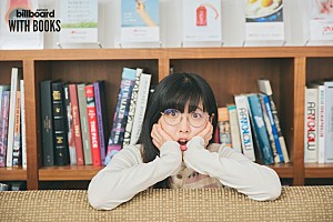 <インタビュー>居場所は図書室にあった――浦小雪(Sundae May Club)が語る本と歌詞の世界【WITH BOOKS】
