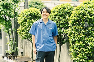 <インタビュー>ビートルズから櫻坂46まで、知識も音楽も"網目"で広がる――伊沢拓司(QuizKnock)が『十字路』で語る探究論【WITH BOOKS】