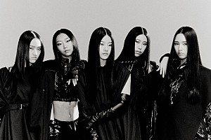 <コラム>eyed、無機質なモノクロームで目を奪う5人組が誕生